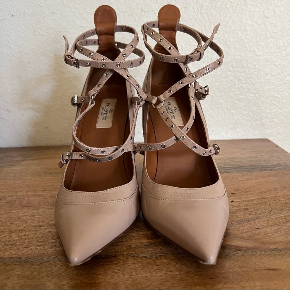 Valentino Garavani Nude Heels - Picture 2 of 16